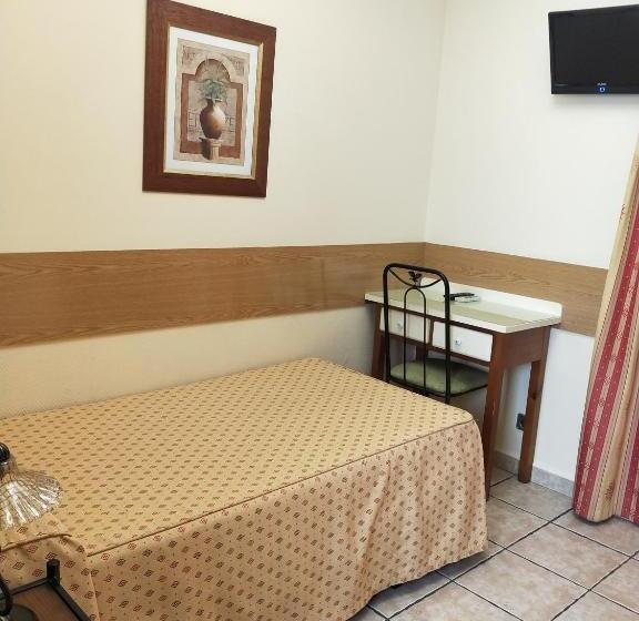 اتاق استاندارد یک نفره, Hostal Maria Ronda