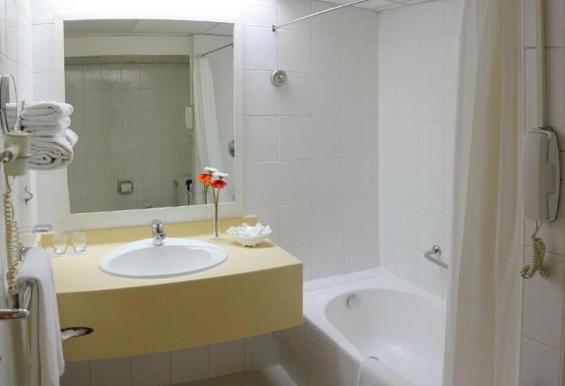اتاق استاندارد با چشم‌انداز دریا, Lou Lou A Beach Resort Sharjah