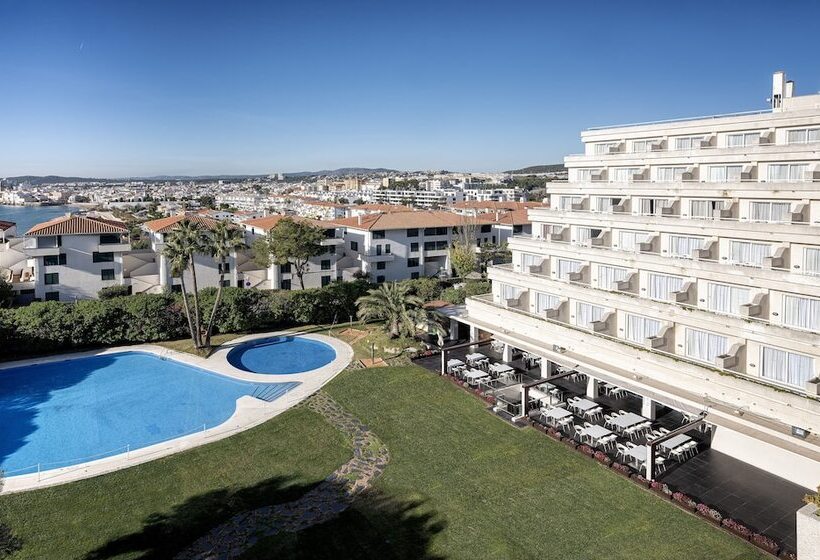 اتاق استاندارد با چشم‌انداز استخر, Melia Sitges