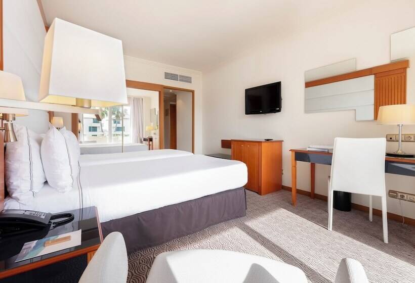 חדר סטנדרט נוף לבריכה, Melia Sitges