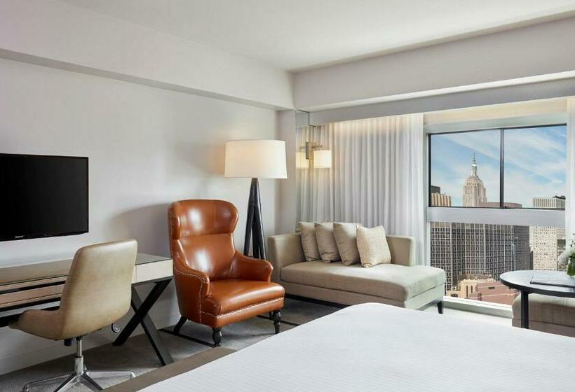 キングサイズベッドのスタンダードルーム, Millennium Hilton New York One Un Plaza