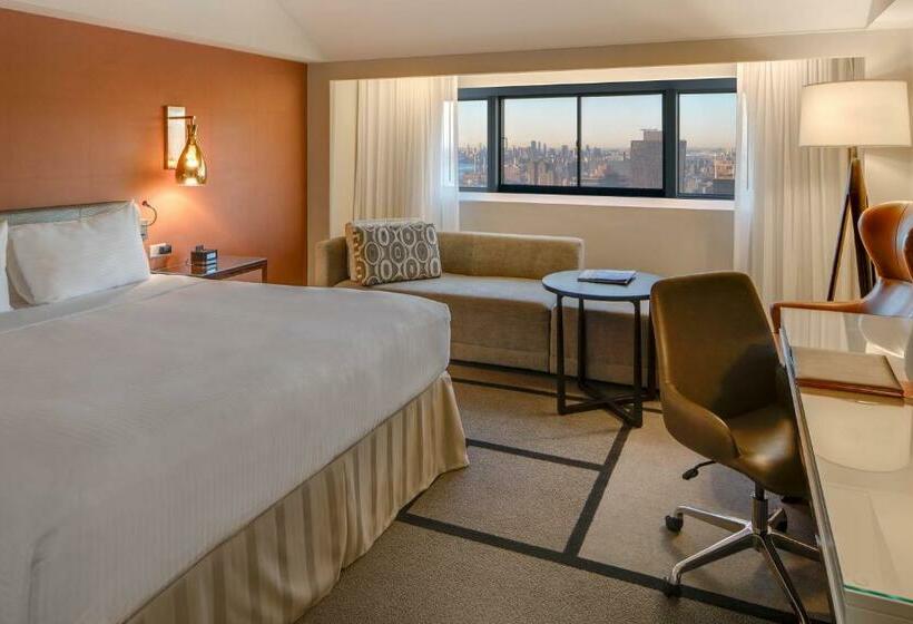 Standard Room King Bed Adapted for people with reduced mobility, Millennium Hilton New York One Un Plaza