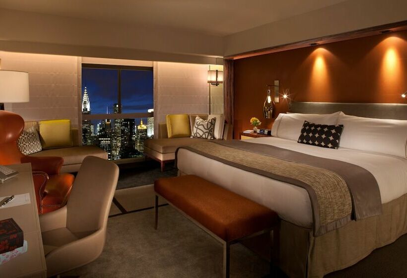 Standard Room King Bed Adapted for people with reduced mobility, Millennium Hilton New York One Un Plaza