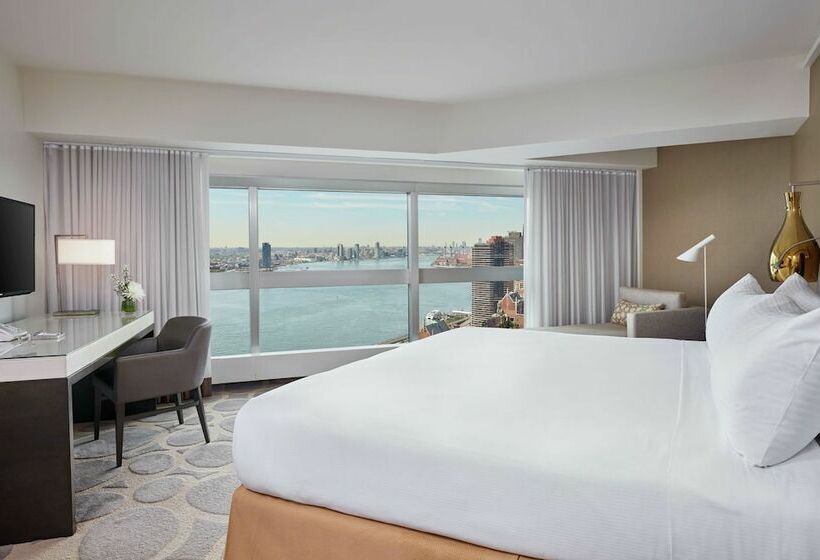 Suite King Bed, Millennium Hilton New York One Un Plaza