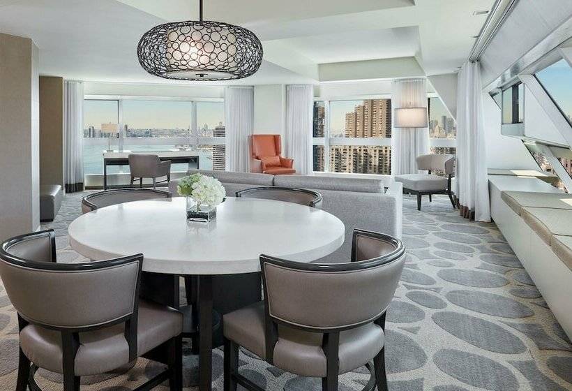 Suite Lit King, Millennium Hilton New York One Un Plaza