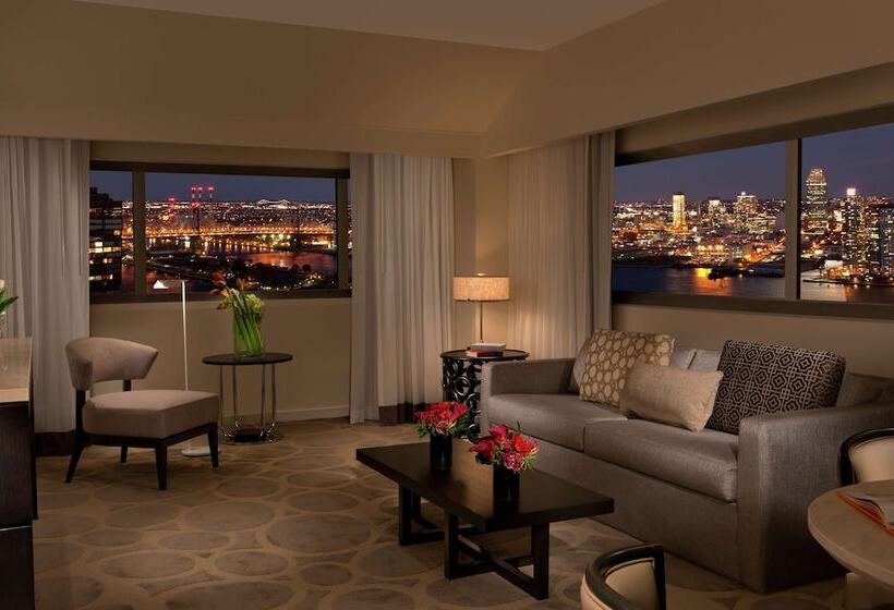 غرفة قياسية سرير كينج لذوى الإحتياجات الخاصة, Millennium Hilton New York One Un Plaza