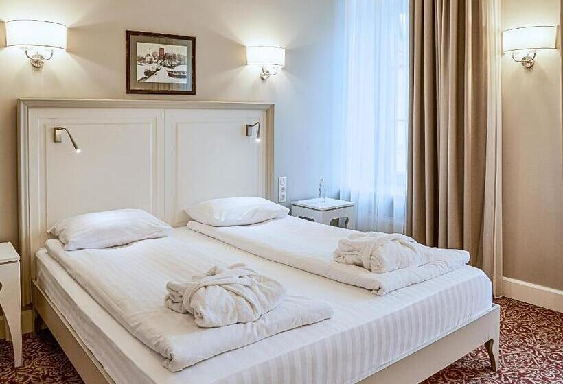 اتاق اجرایی, Ratonda Centrum Hotels
