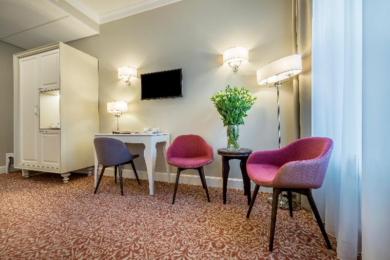 اتاق اجرایی, Ratonda Centrum Hotels