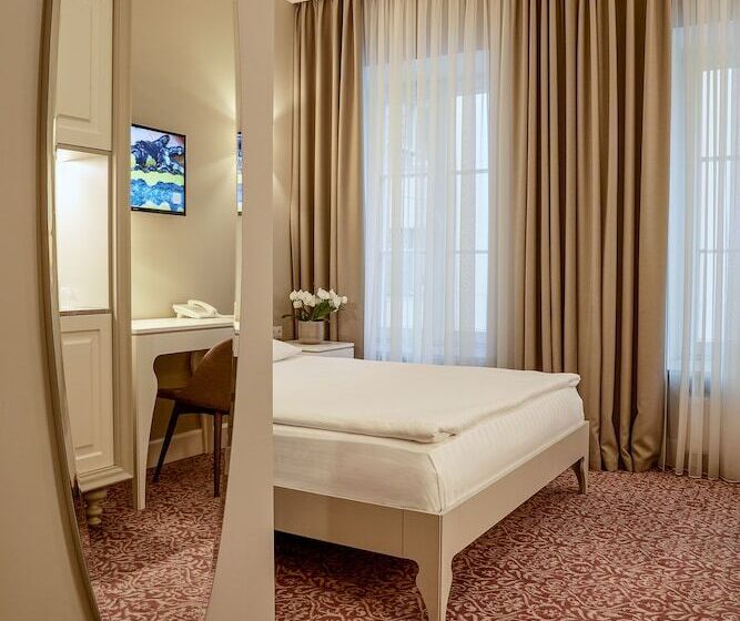 اتاق اجرایی, Ratonda Centrum Hotels