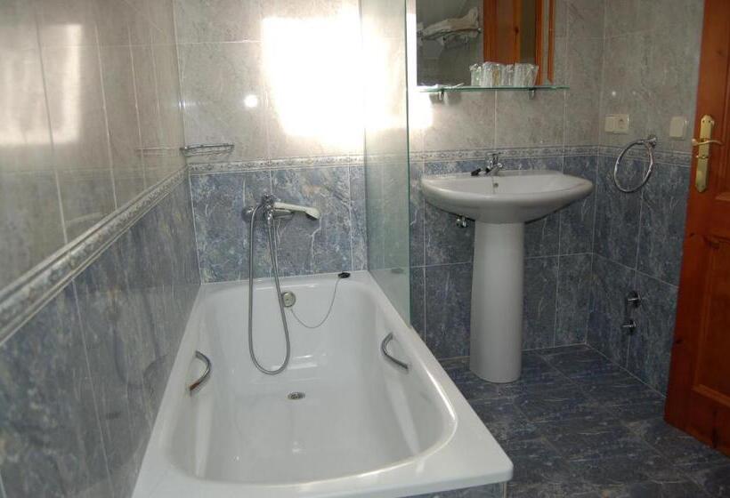 اتاق استاندارد سه نفره, Apartamentos Peña Santa