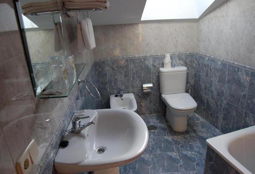 غرفة قياسية ثلاثية, Apartamentos Peña Santa