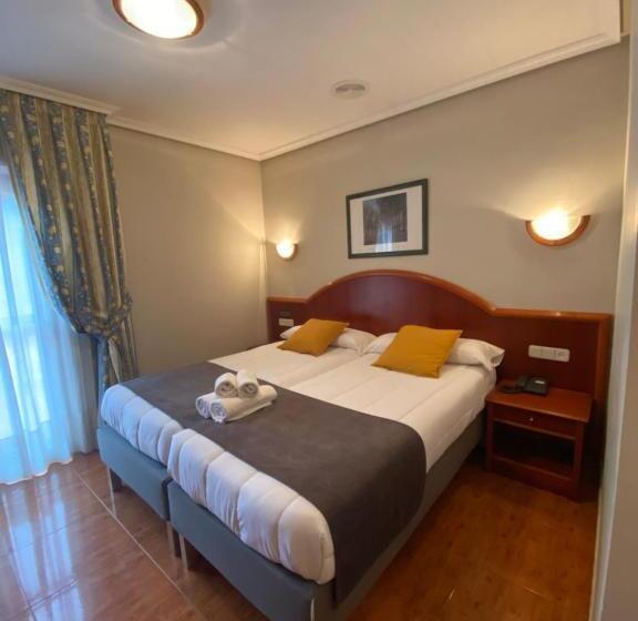 اتاق استاندارد سه نفره, Apartamentos Peña Santa