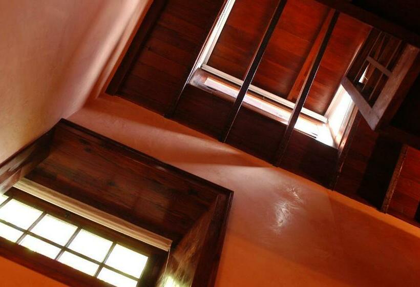 اتاق استاندارد سه نفره, San Roque