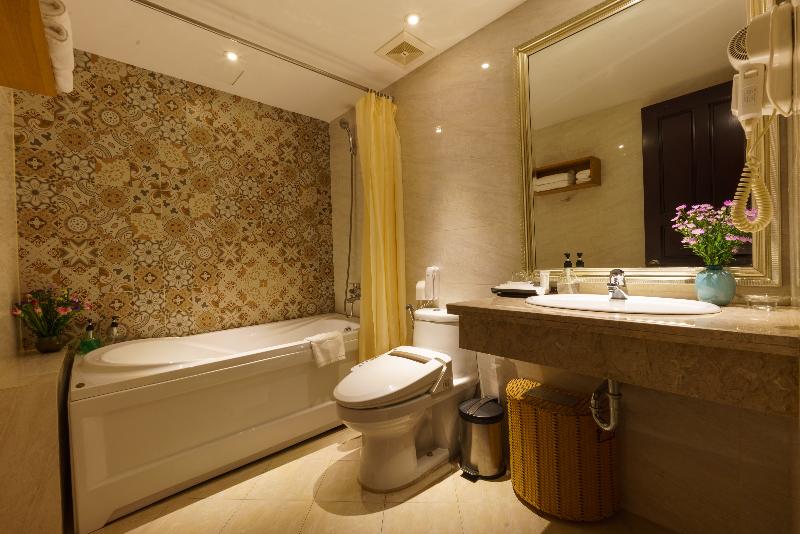 اتاق سوپریور سه تخته, Timhotel Tour Eiffel