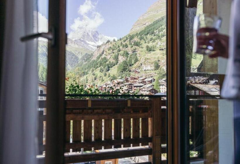 اتاق استاندارد یک تخته با چشم‌انداز, La Couronne Hotel & Spa