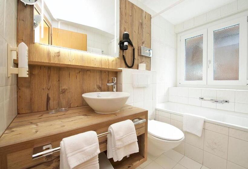 اتاق لوکس با چشم‌انداز, La Couronne Hotel & Spa