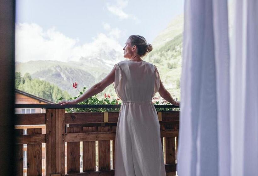سوئیت جونیور با چشم‌انداز, La Couronne Hotel & Spa