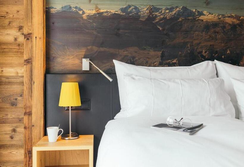 سوئیت جونیور با چشم‌انداز, La Couronne Hotel & Spa