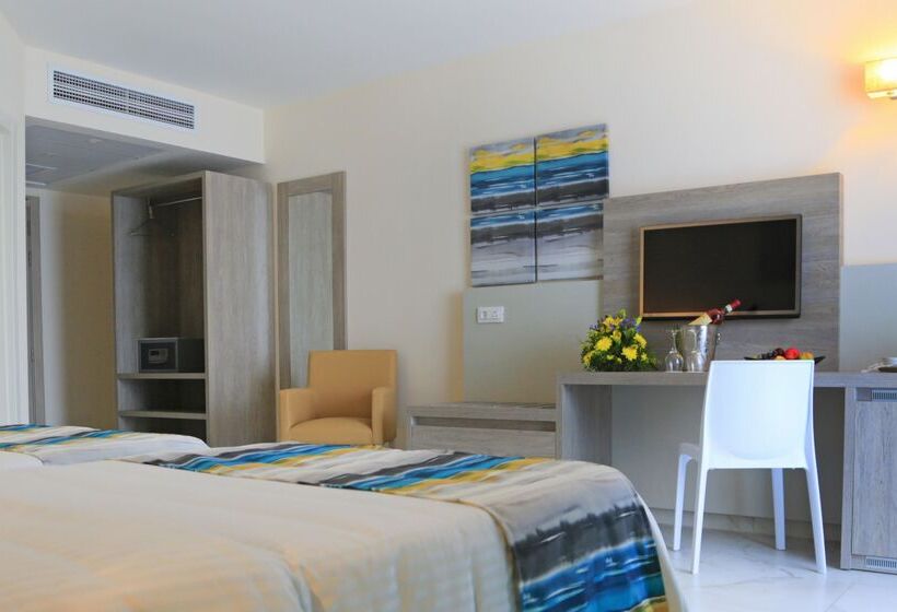 اتاق استاندارد با چشم‌انداز استخر, Riviera Spa Resort - Adults Only