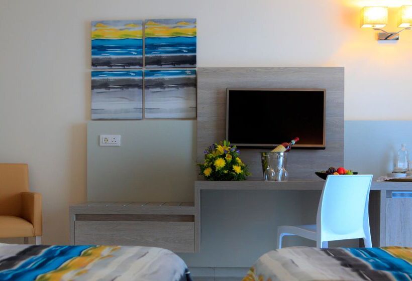اتاق خانوادگی با چشم‌انداز استخر, Riviera Spa Resort - Adults Only