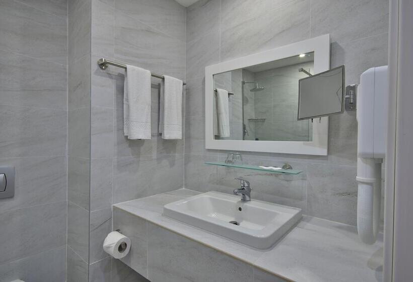 اتاق خانوادگی با چشم‌انداز استخر, Riviera Spa Resort - Adults Only