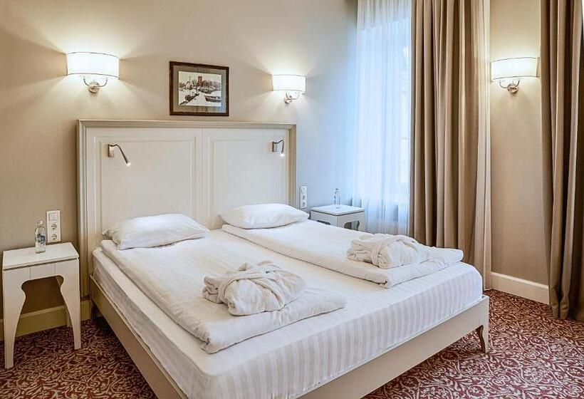 اتاق اجرایی, Ratonda Centrum Hotels