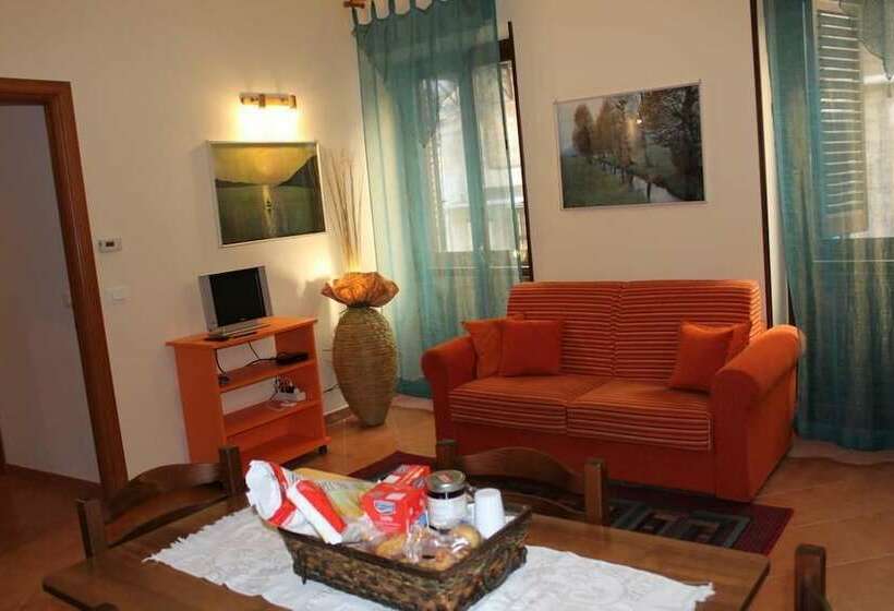 آپارتمان راحتی 1 خوابه, Hola Cathedral House