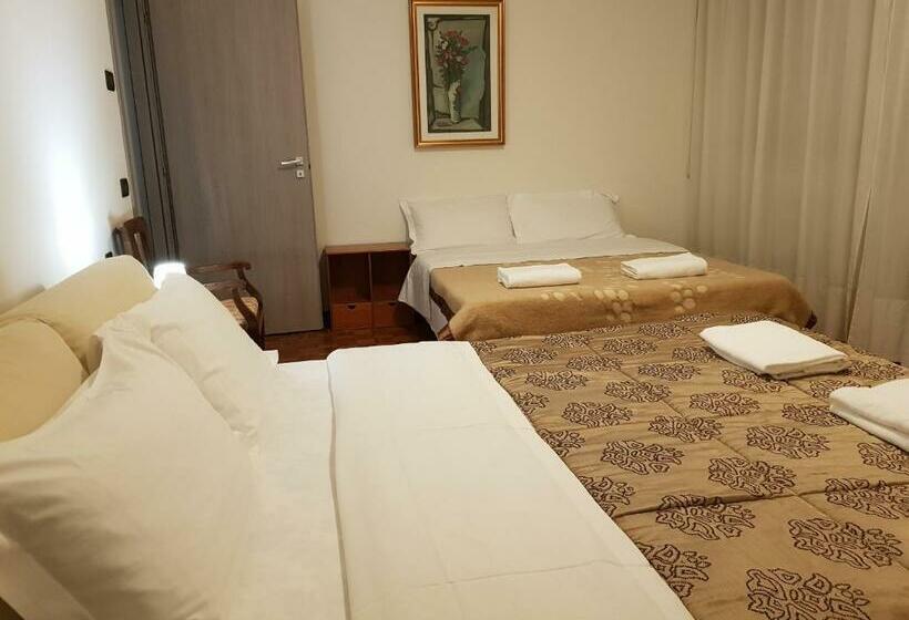 اتاق خانوادگی, Rosa Garden B&b