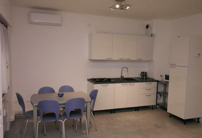 اتاق خانوادگی, Rosa Garden B&b