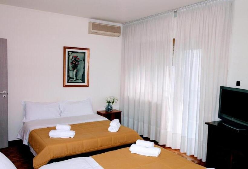 اتاق خانوادگی, Rosa Garden B&b