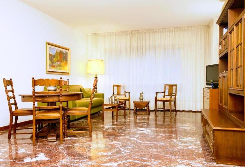 اتاق خانوادگی, Rosa Garden B&b