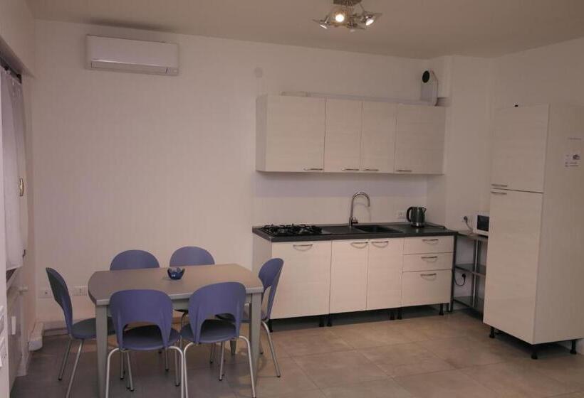 اتاق استاندارد سه نفره, Rosa Garden B&b
