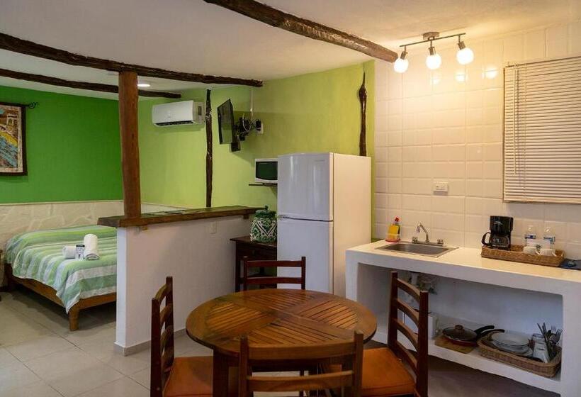بانگلوی استاندارد, Amar Inn