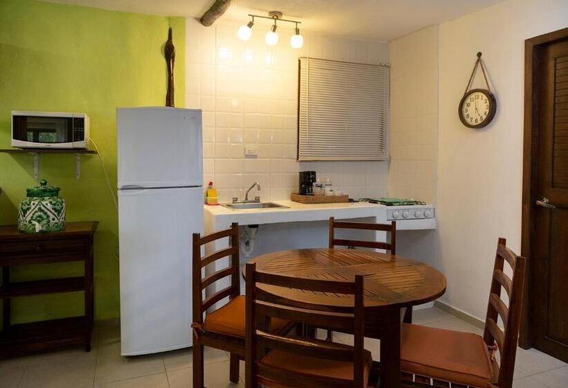 بانگلوی استاندارد, Amar Inn