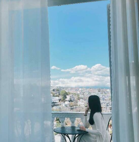 اتاق لوکس با چشم‌انداز شهر, New Life Hotel   Da Lat