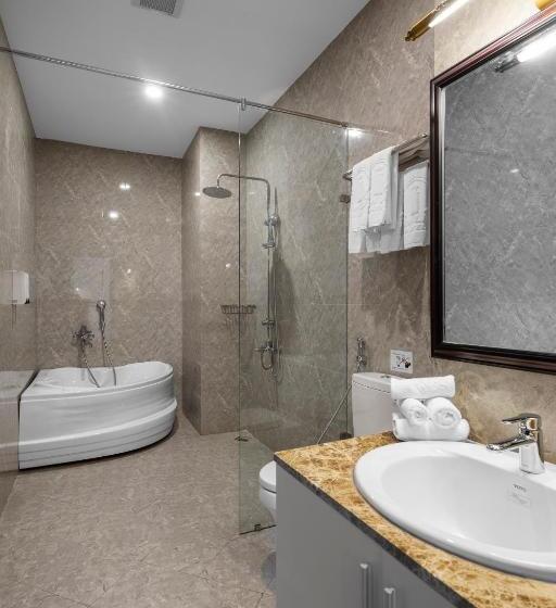 سوئیت جونیور خانوادگی, New Life Hotel   Da Lat