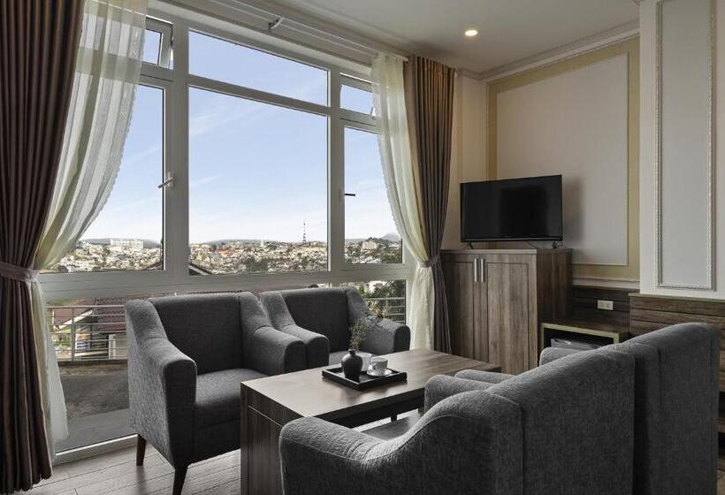 اتاق لوکس چهار تخته, New Life Hotel   Da Lat