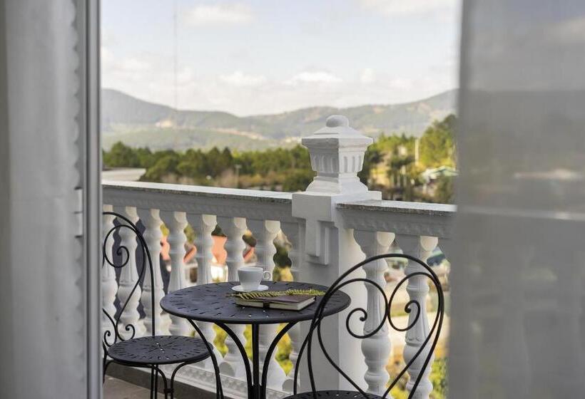 اتاق لوکس با بالکن, New Life Hotel   Da Lat