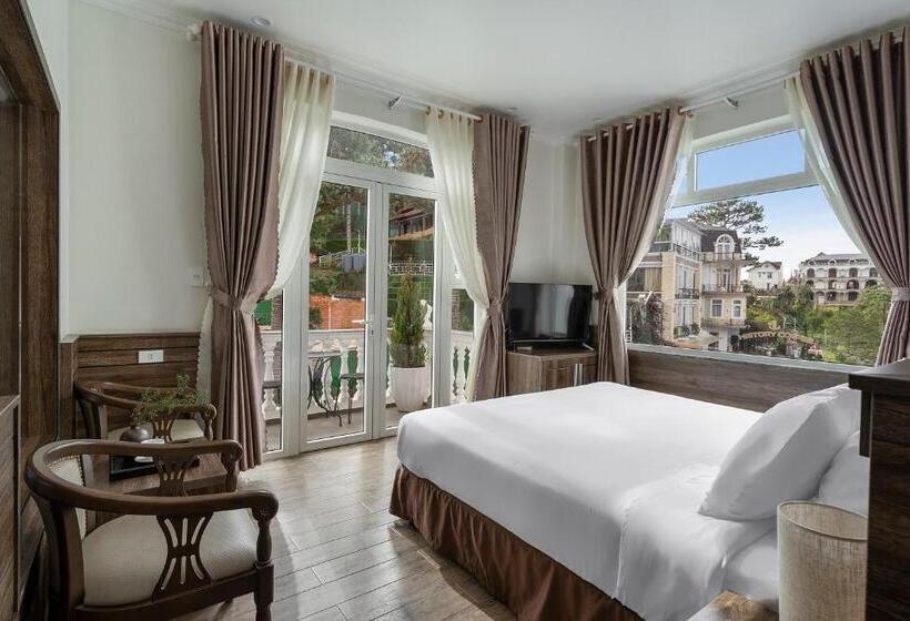 اتاق لوکس با بالکن, New Life Hotel   Da Lat