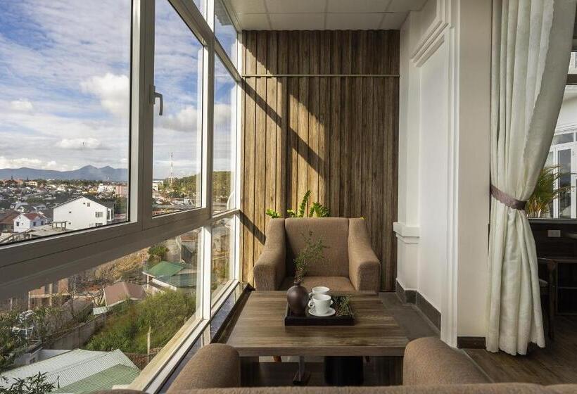 اتاق استاندارد با چشم‌انداز شهر, New Life Hotel   Da Lat