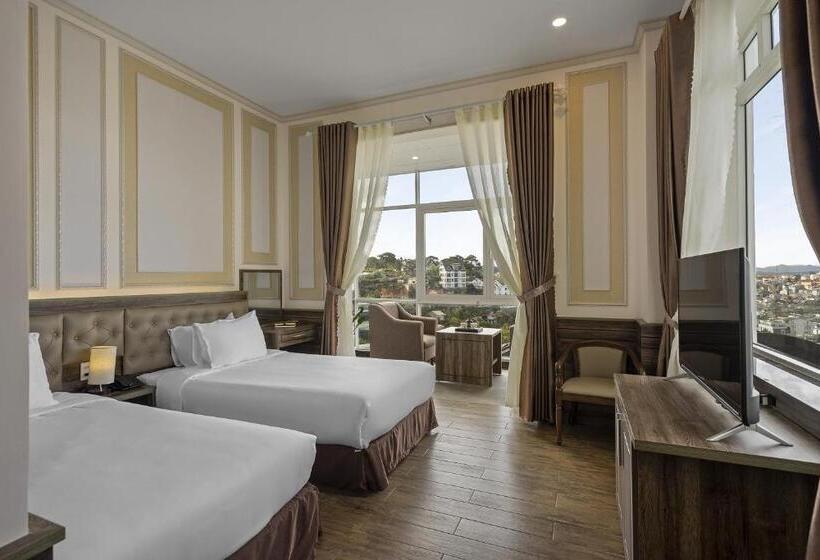 اتاق استاندارد با چشم‌انداز شهر, New Life Hotel   Da Lat