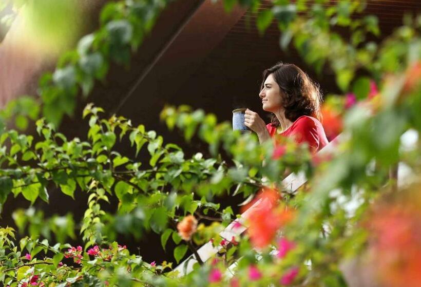 اتاق استاندارد با چشم‌انداز دریاچه, Uday Backwater Resort
