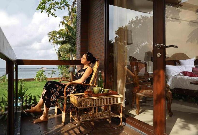 استودیوی لوکس, Uday Backwater Resort