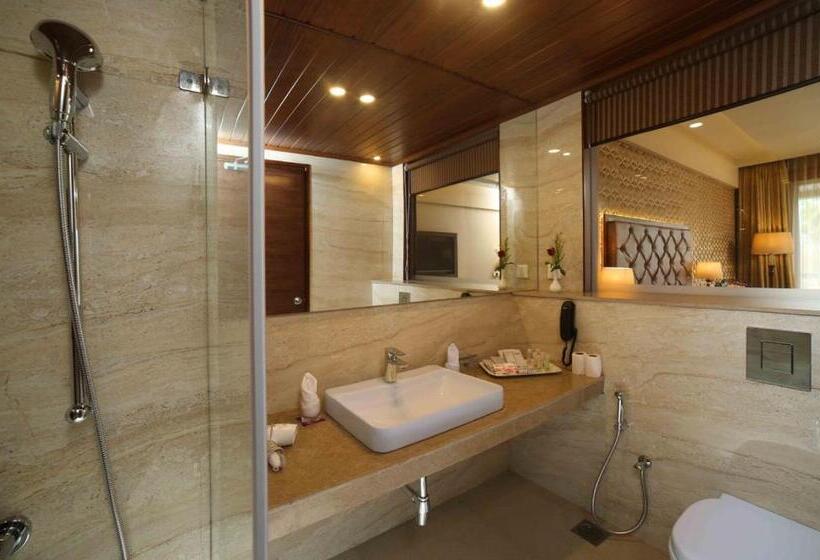 Suite with lake view, Uday Backwater Resort
