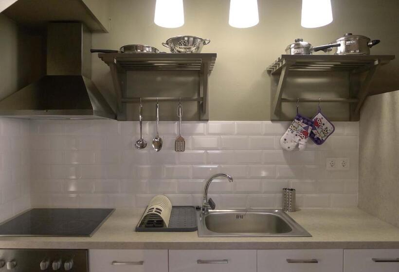 بانگلوی لوکس, Ampoulos Rooms & Apartments