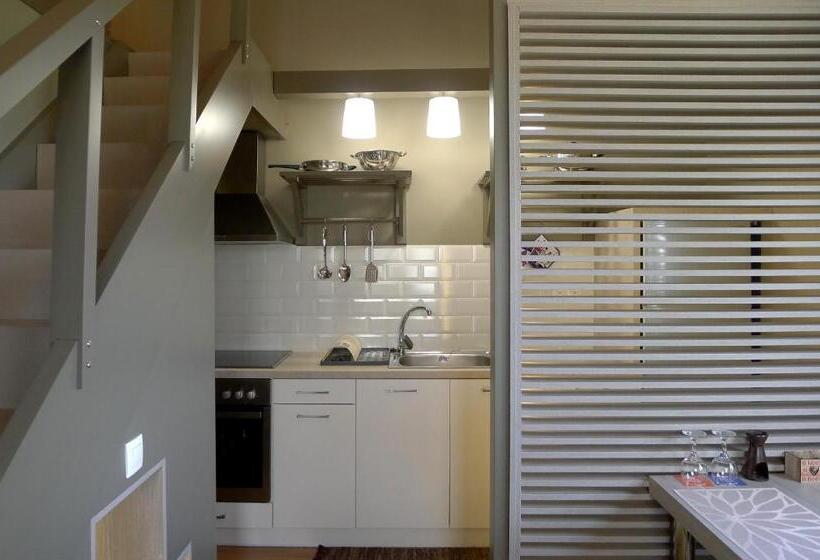 بانگلوی لوکس, Ampoulos Rooms & Apartments