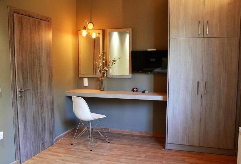 بانگلوی لوکس, Ampoulos Rooms & Apartments