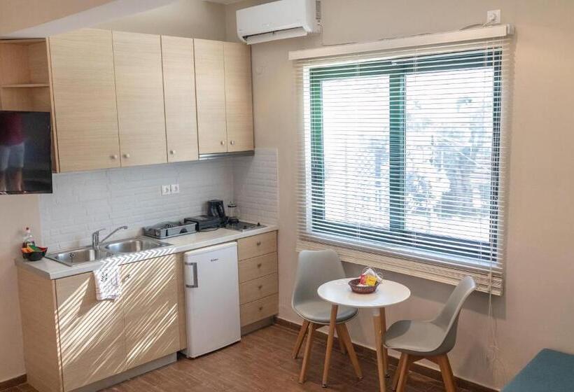 استودیوی لوکس, Ampoulos Rooms & Apartments