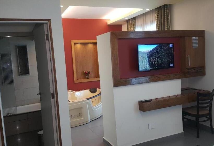 سوییت جونیور با چشم‌انداز دریا, Guias Hotel & Spa