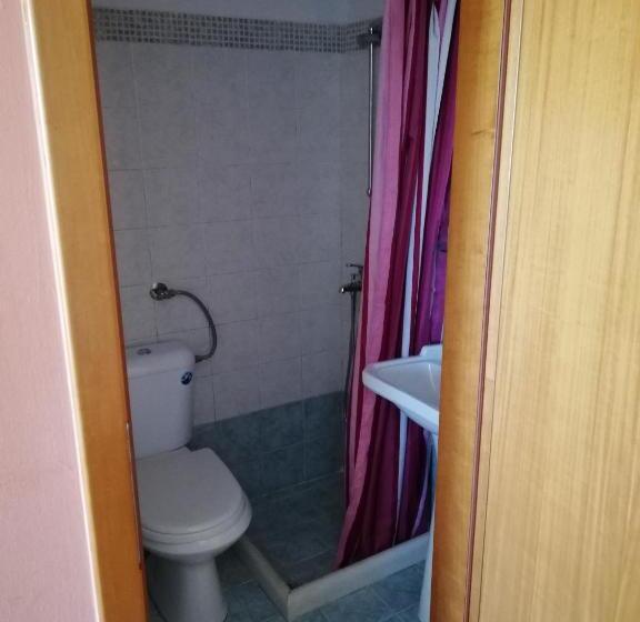اتاق اکونومی, Syrtaki